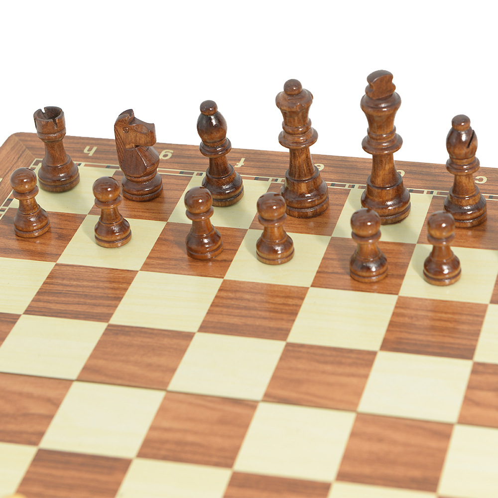 Magnetic Wooden Folding Chess  - Board Game Yearbook 评论和价格
