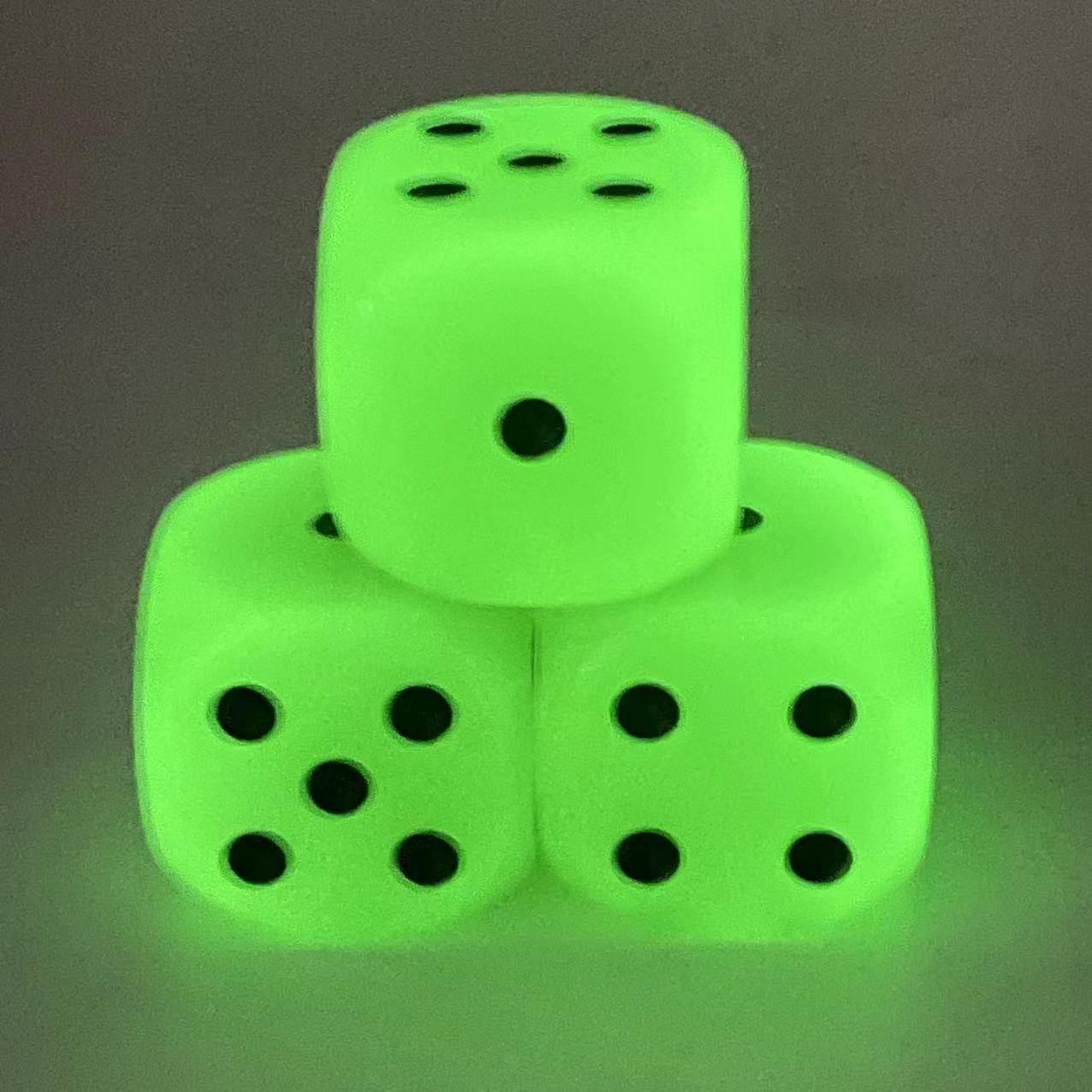 3-Pack 30mm D6  Glow in The Da - Board Game Yahtzee 评论和价格
