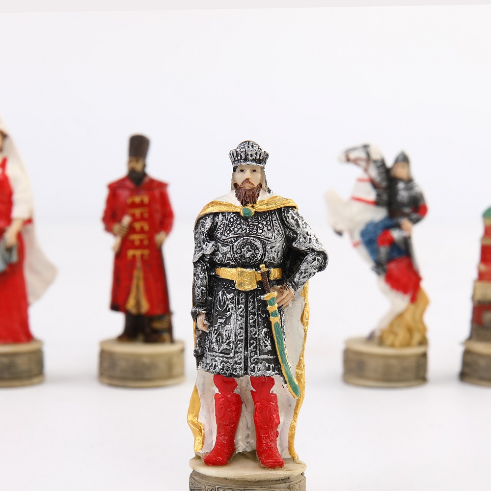 War-themed Chess Set Genghis K - Board Game Yearbook 评论和价格