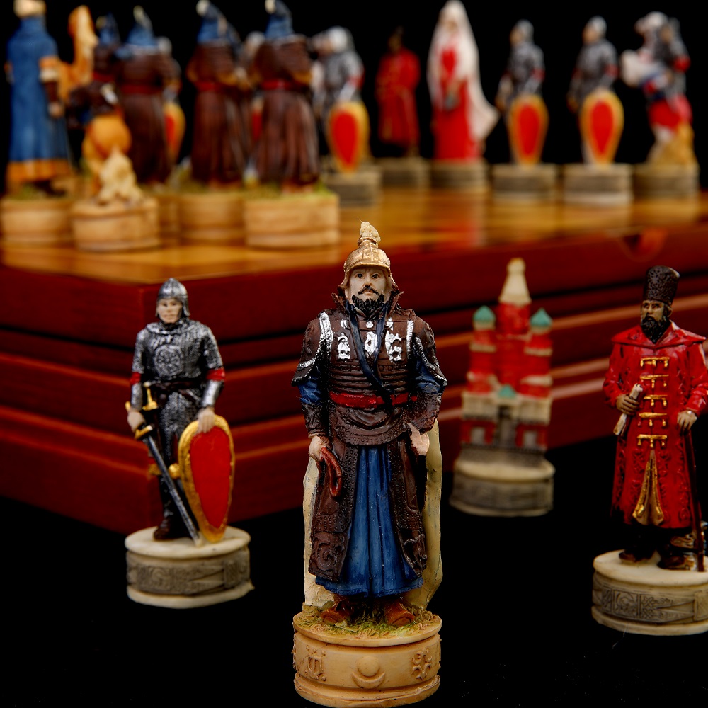 War-themed Chess Set Genghis K - Board Game Yearbook 评论和价格